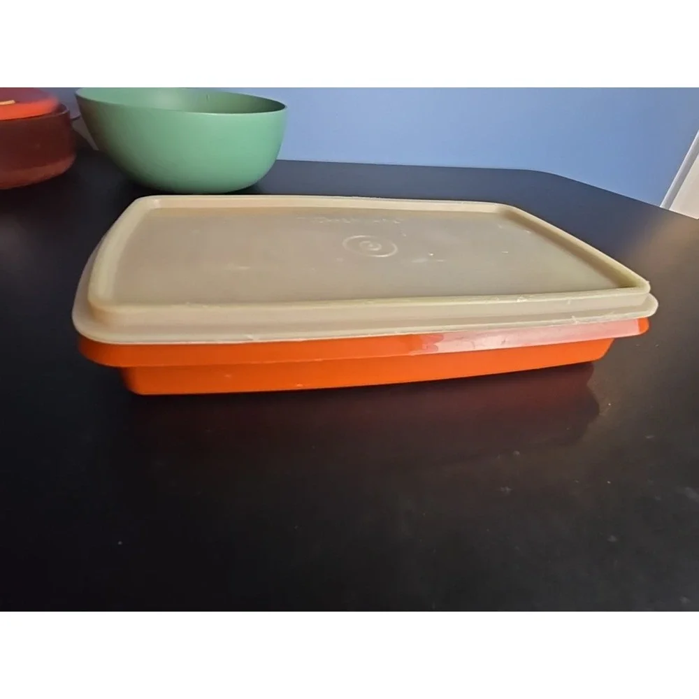 Tupperware 4152B-3 3703A-1 816-14 Vent and Serve Microwavable With Lids‎